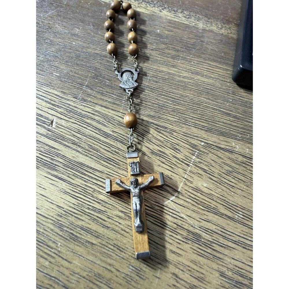 This handmade miraculous medal wrist